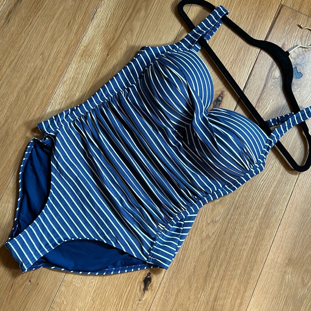 Niptuck Swim, ladies swim suit, with molded cups. Ruching across stomach.